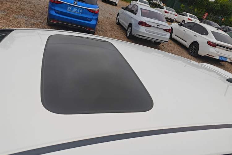 Used Honda Fit 2018 1.5L CVT Comfort Sunroof Version Roof