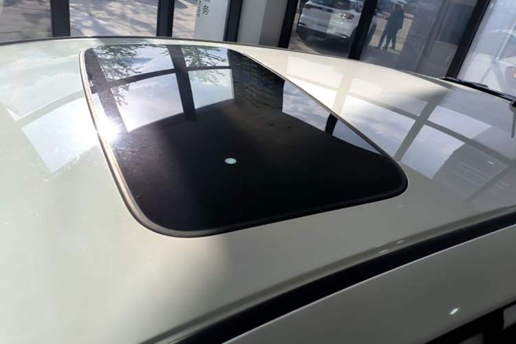 Used Honda Fit 2018 1.5L CVT Comfort Sunroof Version Roof