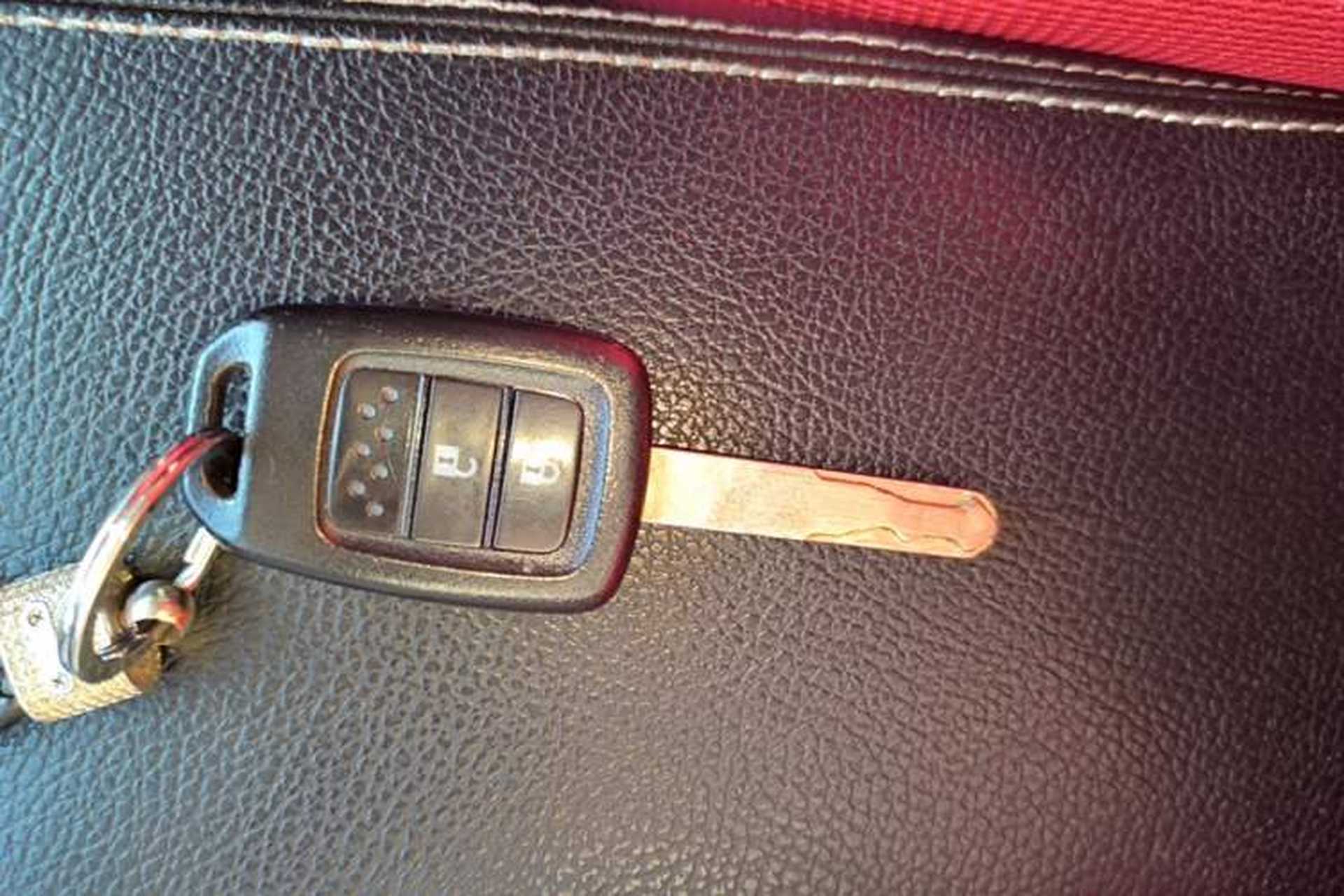 Used Honda Fit 2018 1.5L CVT Comfort Sunroof Version Vehicle Key