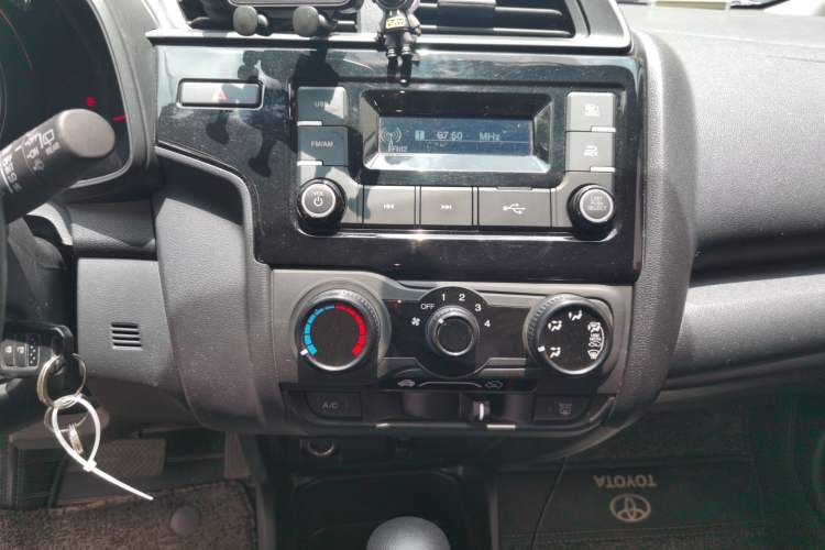 Used Honda Fit 2020 1.5L CVT Comfort Sunroof Version Audio And AC Panel