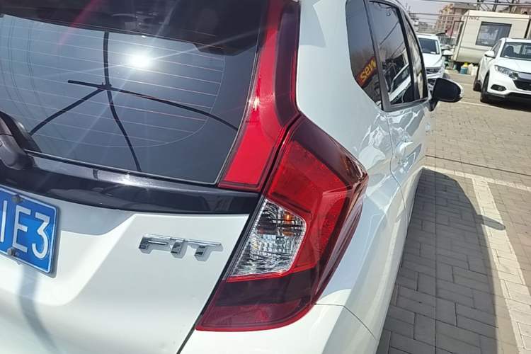 Used Honda Fit 2020 1.5L CVT Comfort Sunroof Version Exterior 3