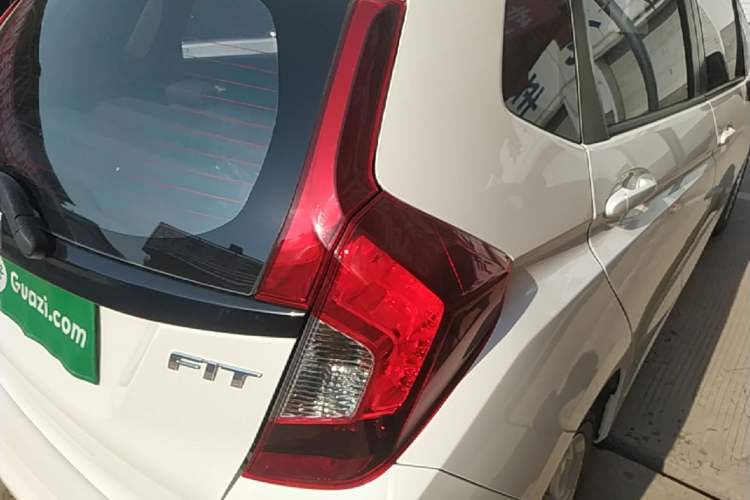 Used Honda Fit 2020 1.5L CVT Comfort Sunroof Version Exterior 3