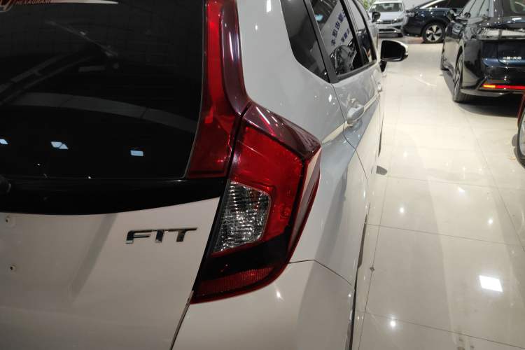 Used Honda Fit 2020 1.5L CVT Comfort Version Exterior 6