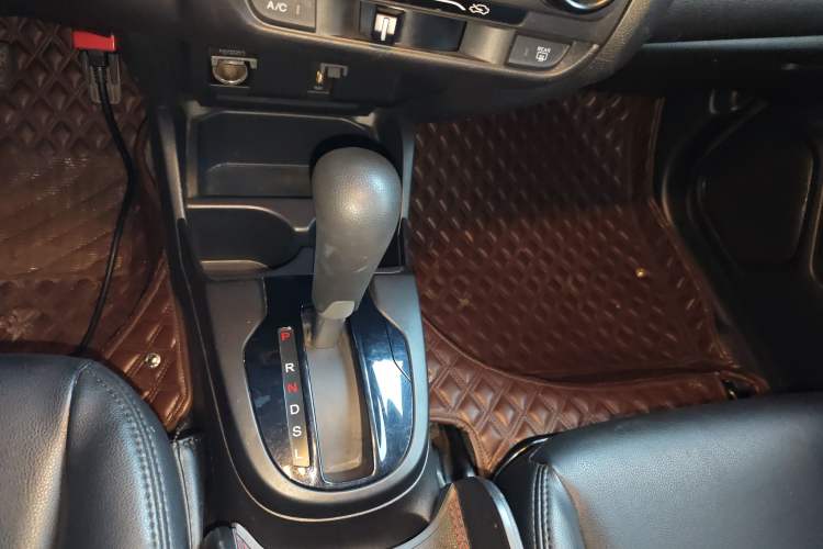 Used Honda Fit 2020 1.5L CVT Comfort Sunroof Version Gear Lever