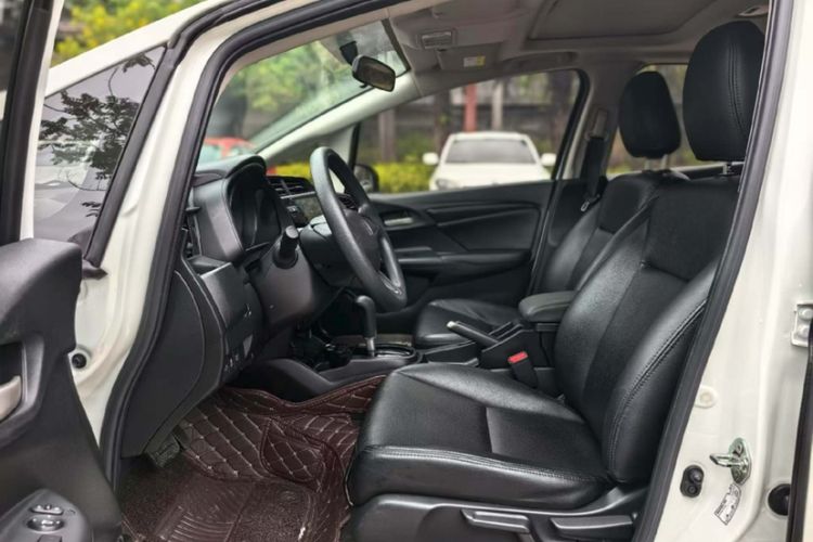 Used Honda Fit 2020 1.5L CVT Comfort Sunroof Version Interior 2
