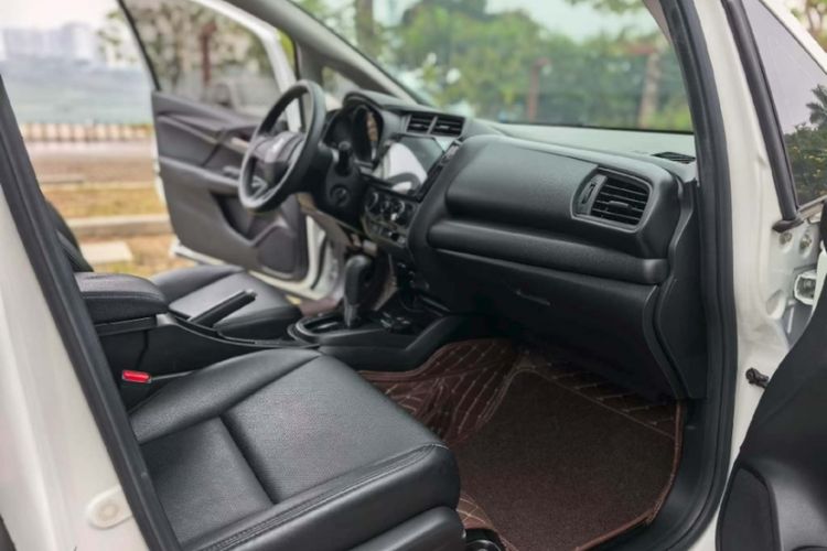 Used Honda Fit 2020 1.5L CVT Comfort Sunroof Version Interior 4