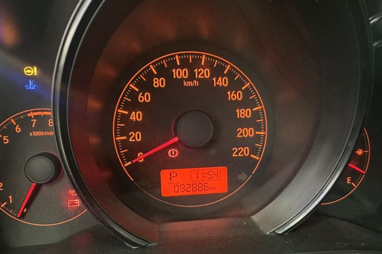 Used Honda Fit 2020 1.5L CVT Comfort Sunroof Version Odometer Close Up