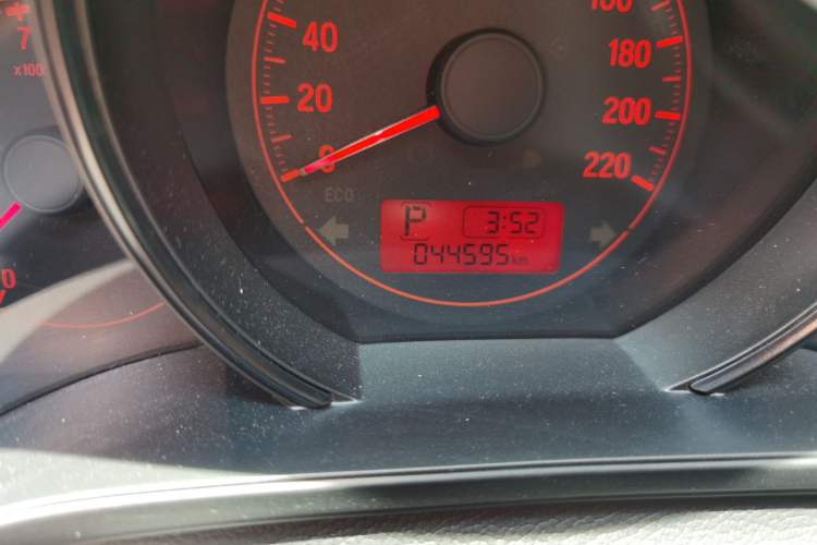 Used Honda Fit 2020 1.5L CVT Comfort Sunroof Version Odometer Close Up