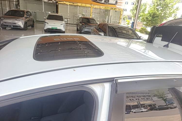Used Honda Fit 2020 1.5L CVT Comfort Sunroof Version Roof