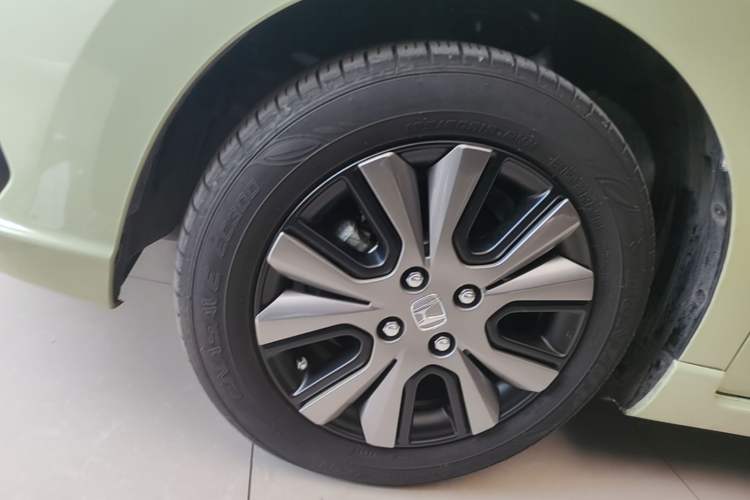 Used Honda Fit 2021 1.5L CVT Trendy Sports Edition Left Front Wheel Hub