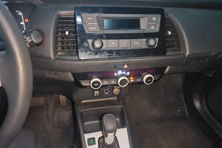 Used Honda Fit 2021 1.5L CVT Trend Edition Audio And AC Panel