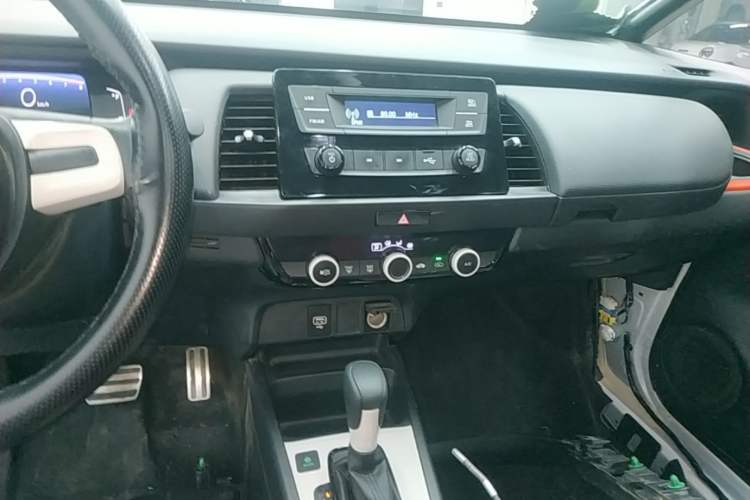 Used Honda Fit 2021 1.5L CVT Trendy Sports Edition Audio And AC Panel