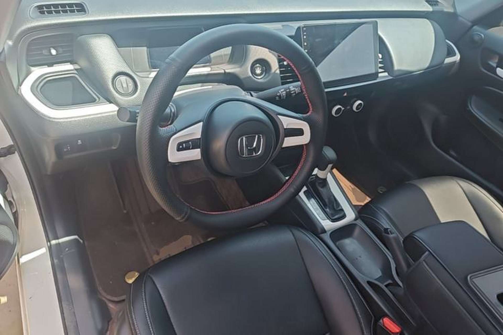 Used Honda Fit 2021 1.5L CVT Trend Edition Center Console