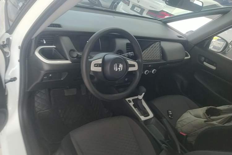 Used Honda Fit 2021 1.5L CVT Trend Edition Center Console