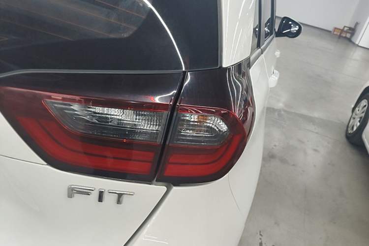 Used Honda Fit 2021 1.5L CVT Trend Edition Exterior 3