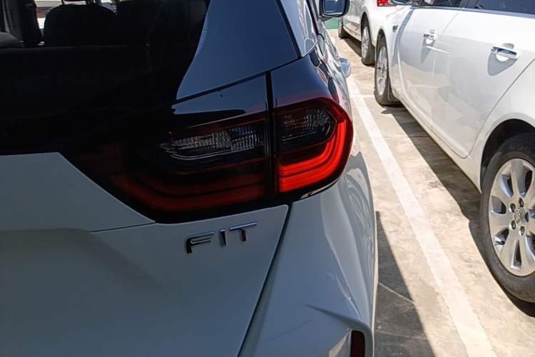 Used Honda Fit 2021 1.5L CVT Trend Edition Exterior 3