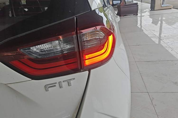 Used Honda Fit 2021 1.5L CVT Trend Edition Exterior 3