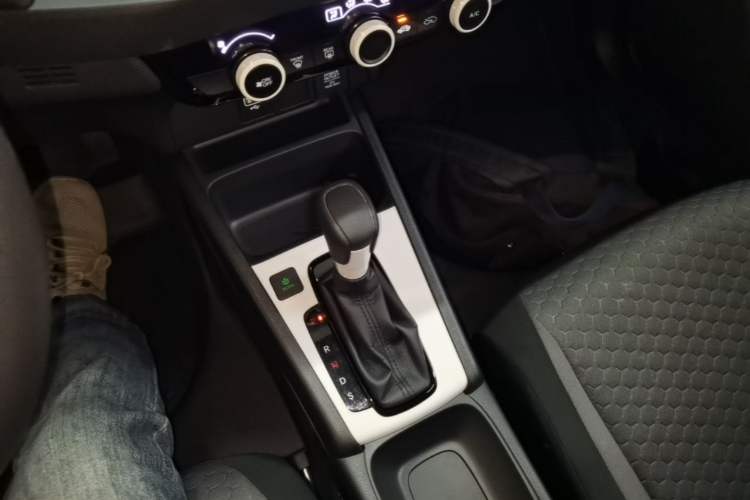 Used Honda Fit 2021 1.5L CVT Trend Edition Gear Lever