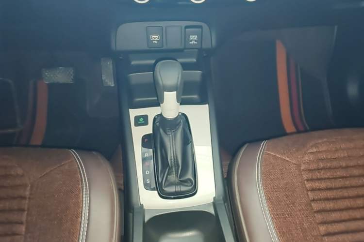 Used Honda Fit 2021 1.5L CVT Trendy Run Pro Edition Gear Lever