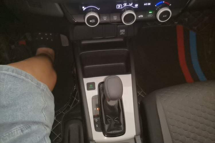 Used Honda Fit 2021 1.5L CVT Trendy Edition Gear Lever