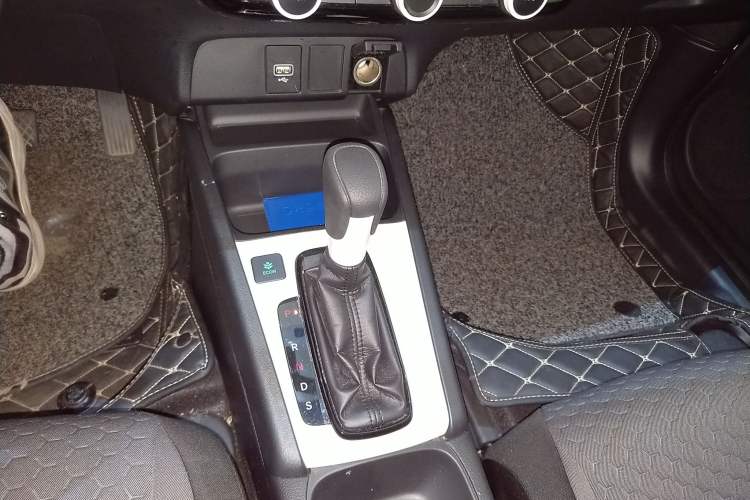 Used Honda Fit 2021 1.5L CVT Trend Edition Gear Lever