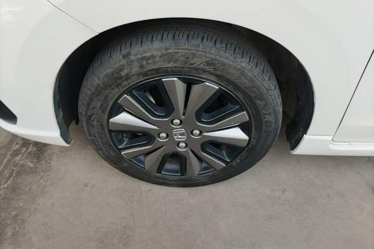 Used Honda Fit 2021 1.5L CVT Trendy Sports Edition Left Front Wheel Hub