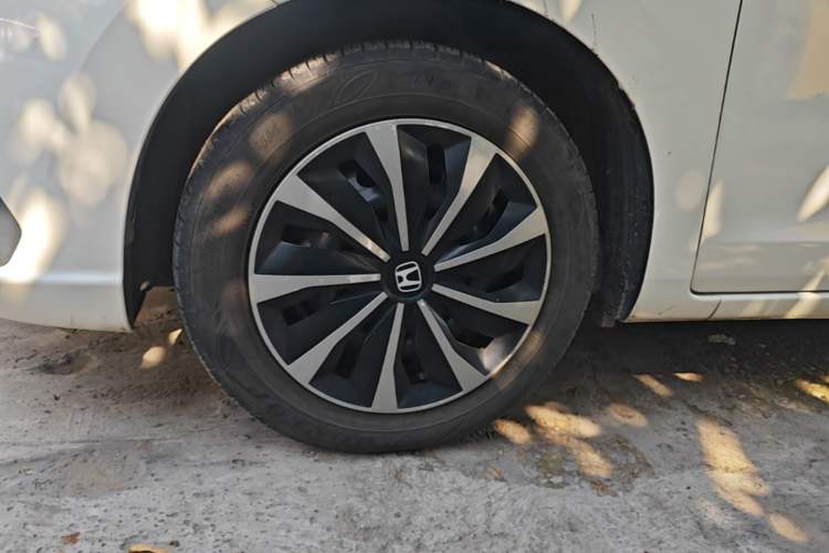 Used Honda Fit 2021 1.5L CVT Trendy Sports Edition Left Front Wheel Hub