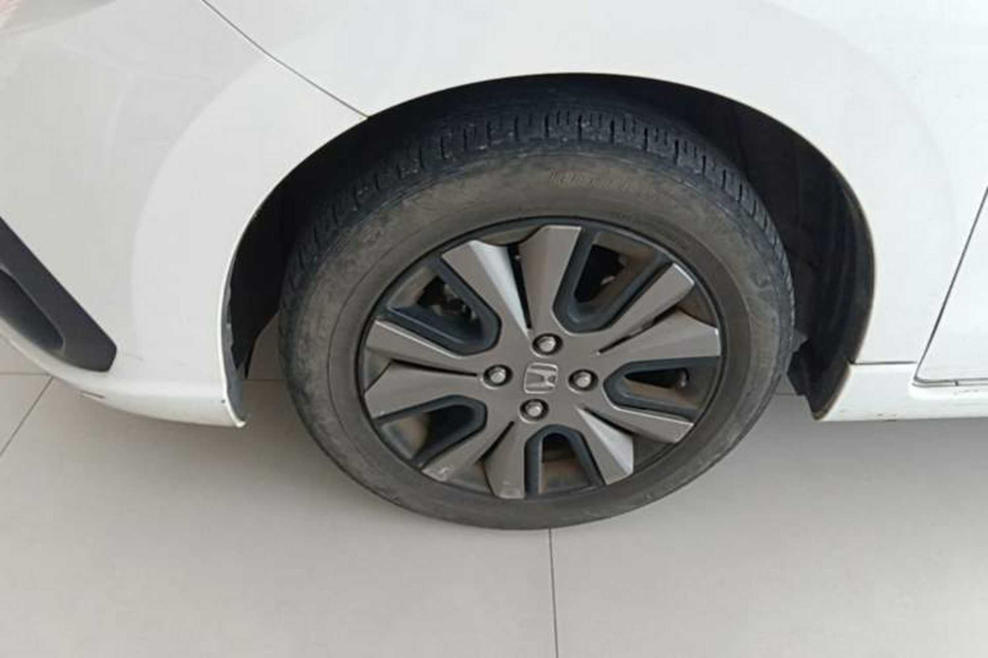Used Honda Fit 2021 1.5L CVT Trendy Sports Edition Left Front Wheel Hub