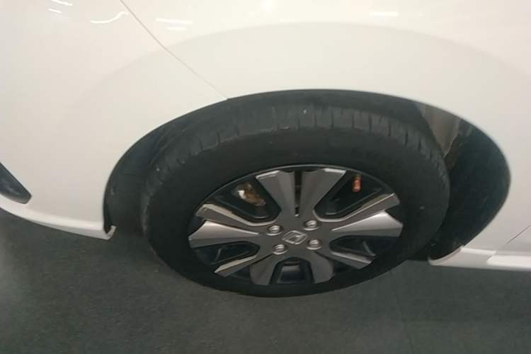 Used Honda Fit 2021 1.5L CVT Trendy Sports Edition Left Front Wheel Hub