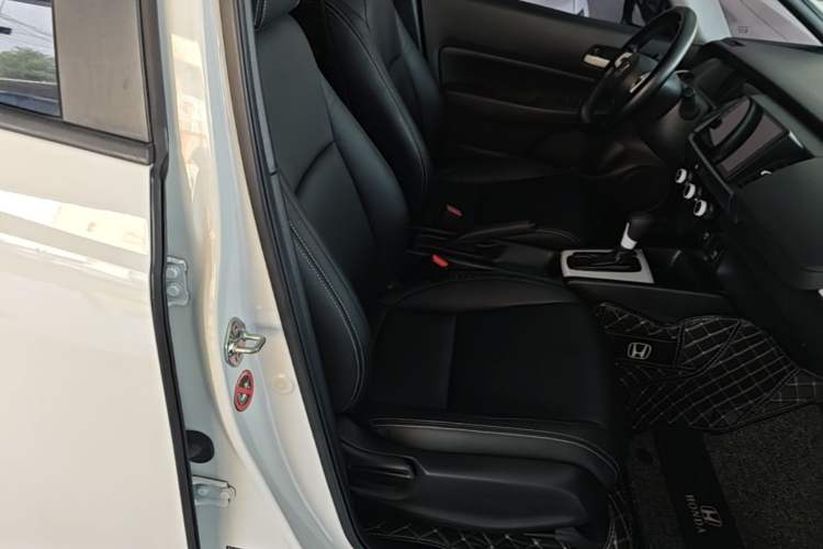 Used Honda Fit 2021 1.5L CVT Trendy Sports Edition Right Front Seat