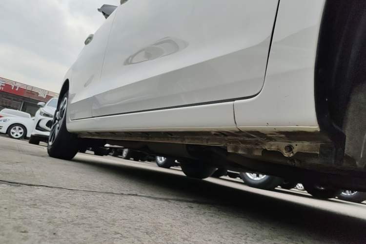 Used Honda Fit 2021 1.5L CVT Trendy Sports Edition Right Side Sill