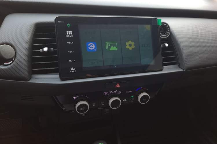Used Honda Fit 2022 1.5L CVT Trendy Sunroof Edition Audio And AC Panel