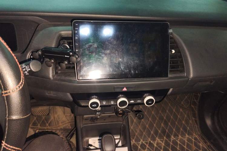 Used Honda Fit 2022 1.5L CVT Trendy Sunroof Edition Audio And AC Panel