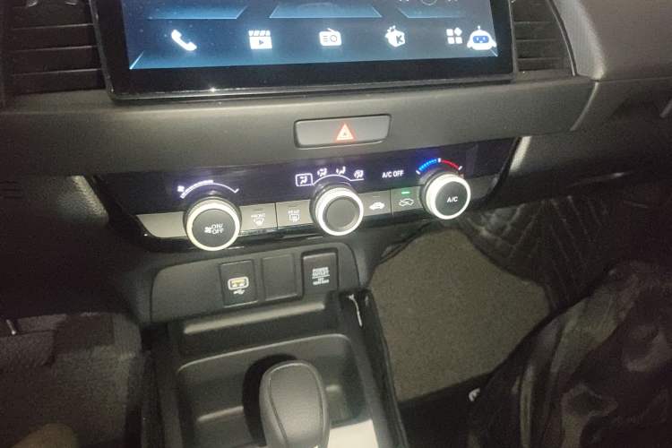 Used Honda Fit 2022 1.5L CVT Trendy Sunroof Edition Audio And AC Panel