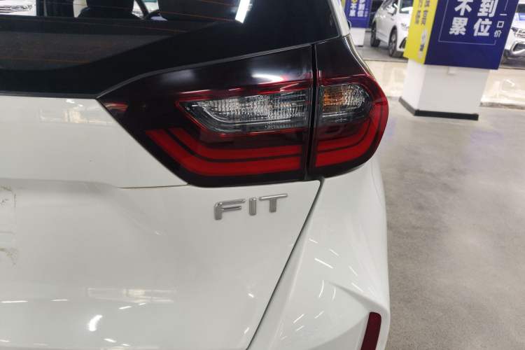 Used Honda Fit 2022 1.5L CVT Trendy Sunroof Edition Exterior 3