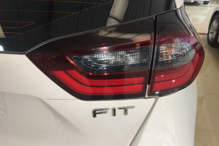Used Honda Fit 2022 1.5L CVT Trendy Sunroof Edition Exterior 3