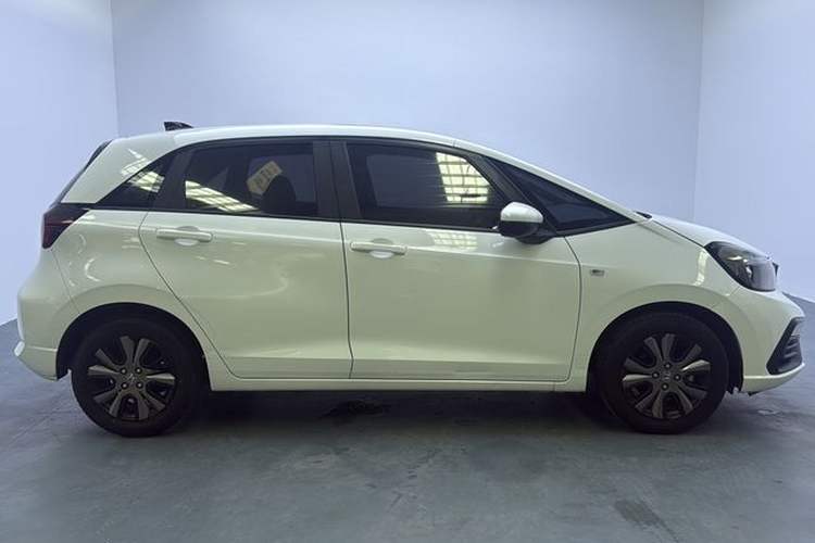 Used Honda Fit 2022 1.5L CVT Trendy Sunroof Edition Exterior 4