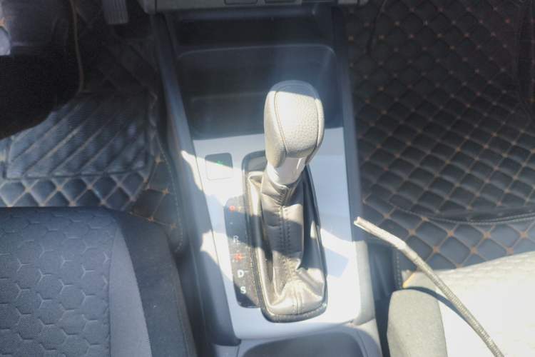 Used Honda Fit 2022 1.5L CVT Trendy Sunroof Edition Gear Lever