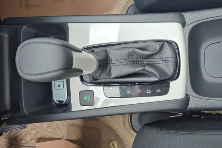Used Honda Fit 2022 1.5L CVT Trendy Sunroof Edition Gear Lever
