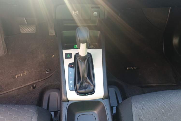 Used Honda Fit 2022 1.5L CVT Trendy Sunroof Edition Gear Lever