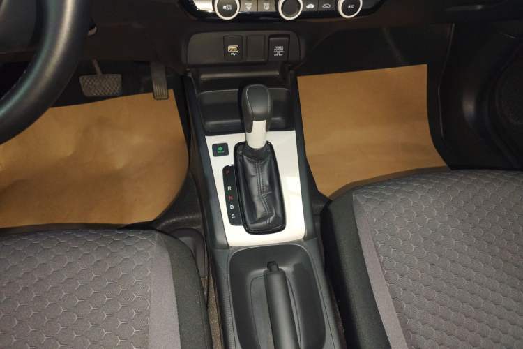 Used Honda Fit 2022 1.5L CVT Trendy Sunroof Edition Gear Lever