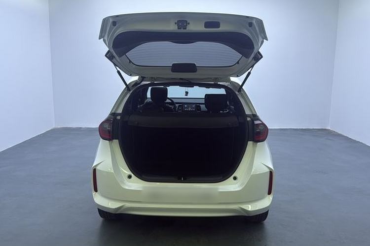 Used Honda Fit 2022 1.5L CVT Trendy Sunroof Edition Interior 7