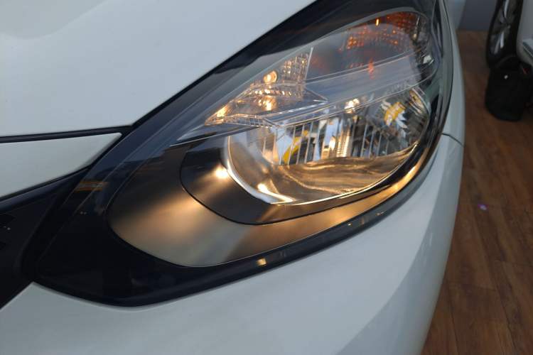Used Honda Fit 2022 1.5L CVT Trendy Sunroof Edition Left Front Headlight