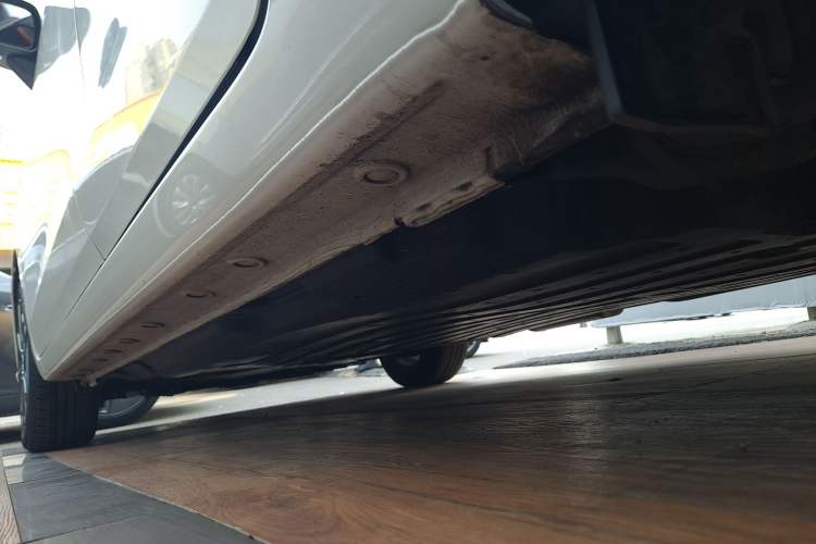 Used Honda Fit 2022 1.5L CVT Trendy Sunroof Edition Left Side Sill