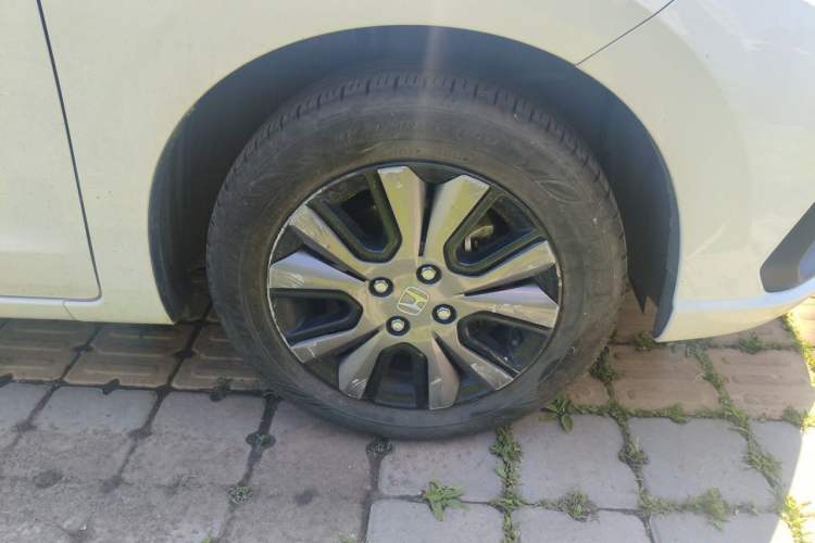 Used Honda Fit 2022 1.5L CVT Trendy Sunroof Edition Right Front Wheel Hub