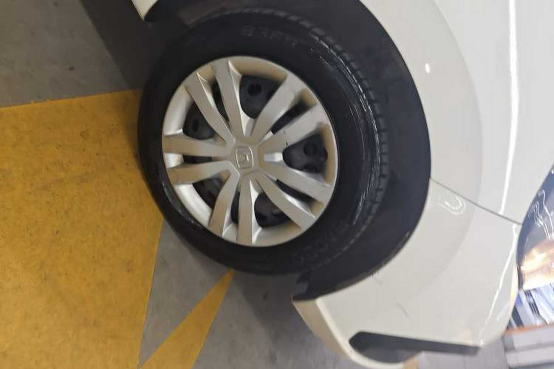 Used Honda Fit  Right Front Wheel Hub