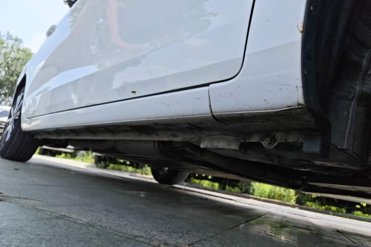 Used Honda Fit 2022 1.5L CVT Trendy Sunroof Edition Right Side Sill