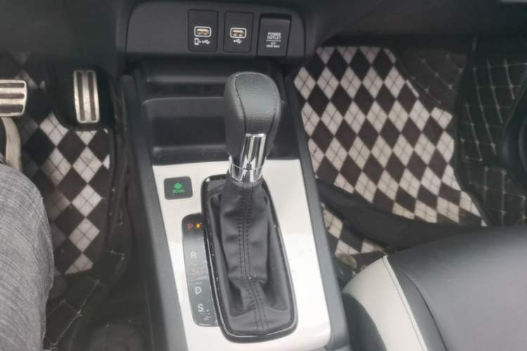 Used Honda Fit 2023 1.5L CVT Trendy Runner Pro Edition Gear Lever
