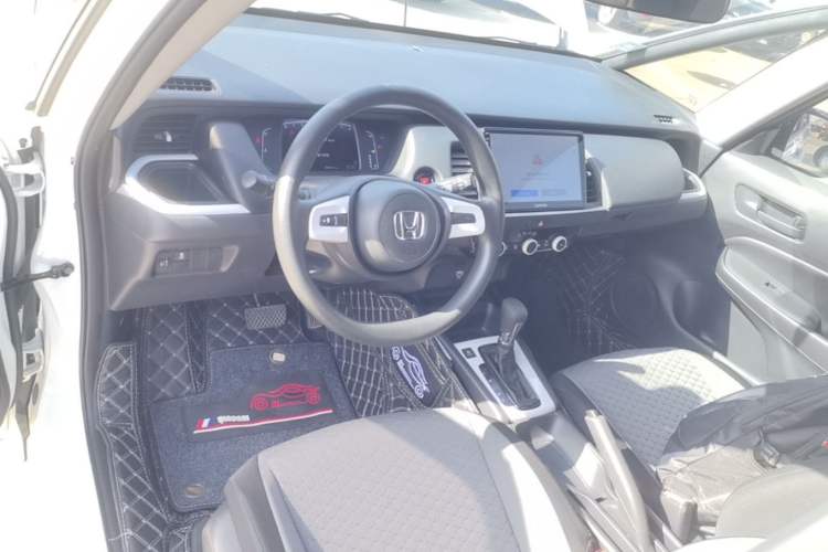 Used Honda Fit 2023 1.5L CVT Trend Edition Center Console