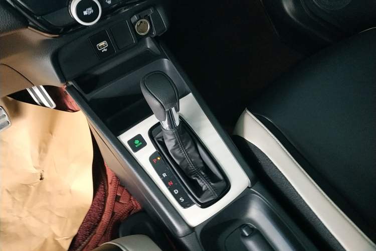 Used Honda Fit 2023 1.5L CVT Trendy Sports Edition Gear Lever